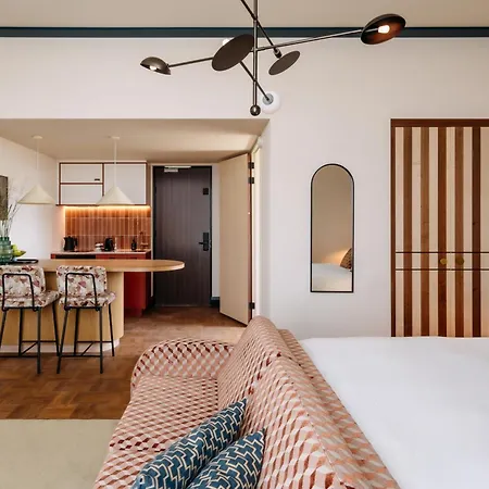 Hotell De Plesman 4*